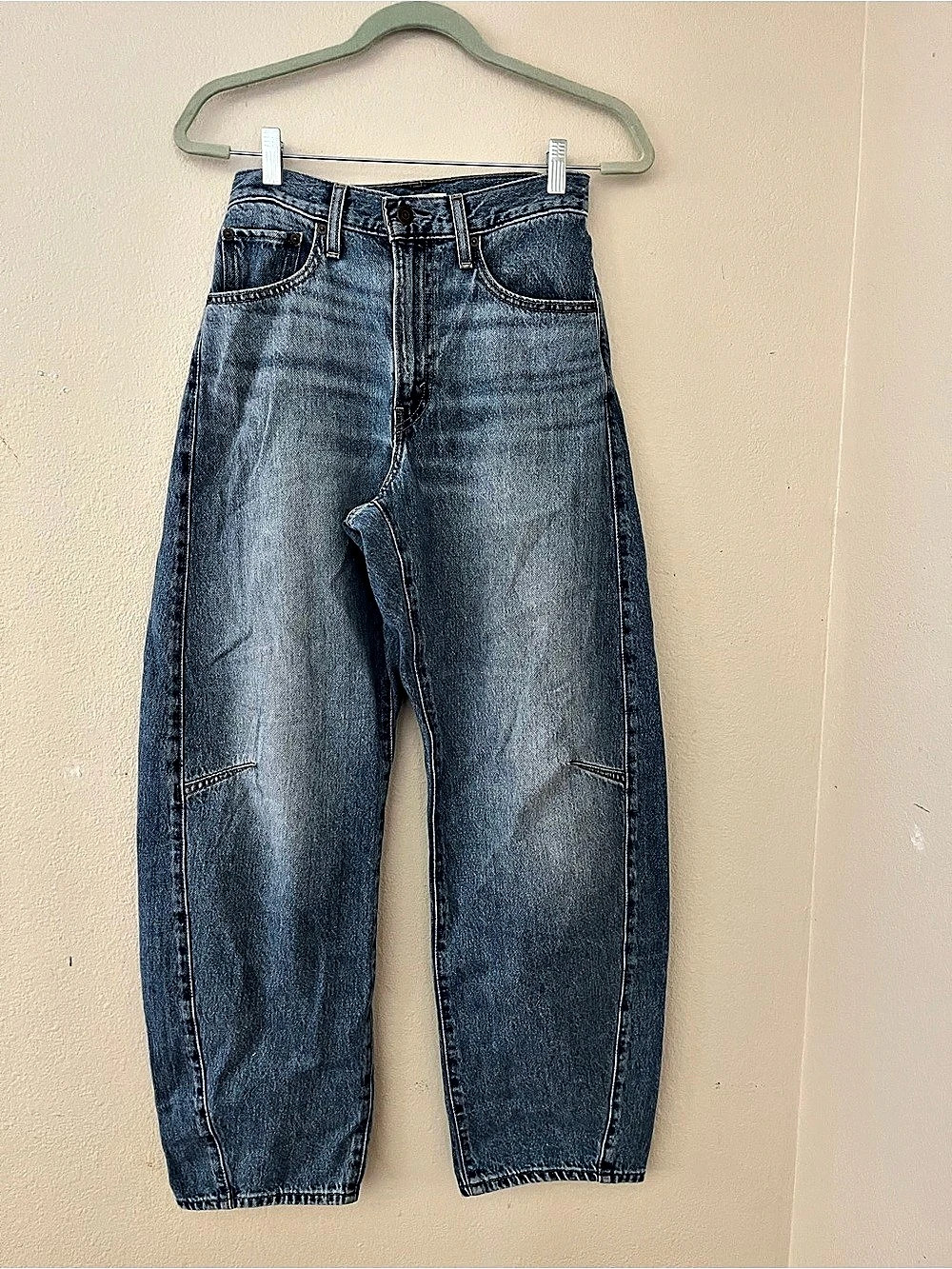 Levi's Cinch Barrel Jeans Boyfriend Jeans in Blue Waist 27